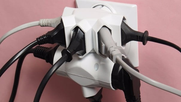 El error 30 de TM31 aparece si la la corriente eléctrica es débil, bien por un fallo de potencia o porque el enchufe de la pared tiene un defecto o está saturado. Solucionar el error 30 de la Thermomix TM31