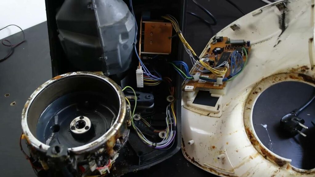 Como desmotrar la Thermomix, reparar la thermomix y acceder al interior de la thermomix de manera facil.